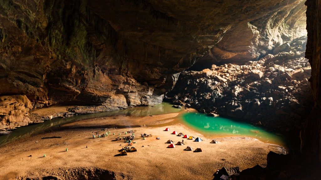 Exploring the Depths of Hang Sơn Đoòng