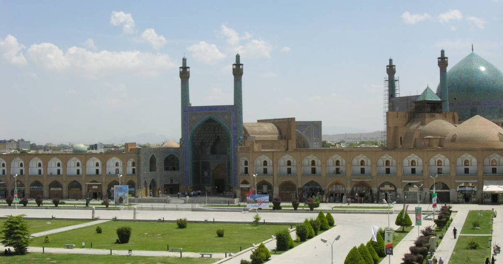 Exploring the Enchanting City of Esfahan: An Unforgettable Journey