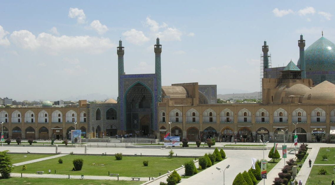 Exploring the Enchanting City of Esfahan: An Unforgettable Journey