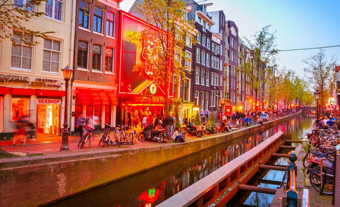 City Adventure: Why Amsterdam Canal Tours Are a Must